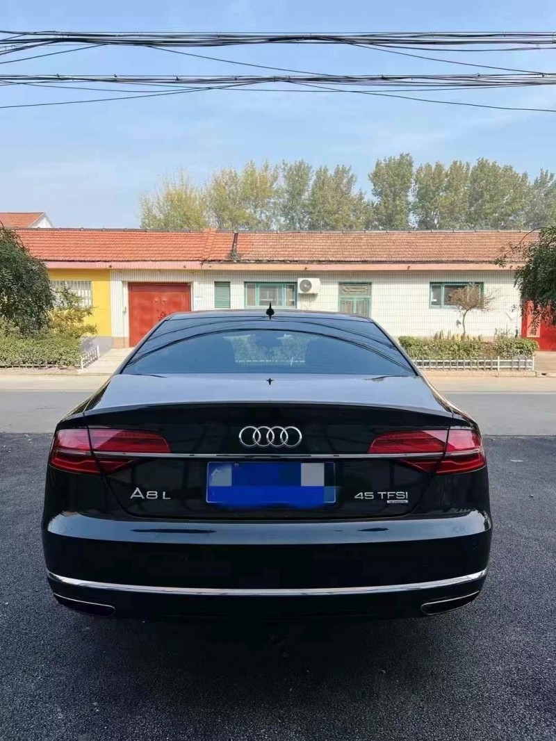 济宁16年奥迪A8L2
