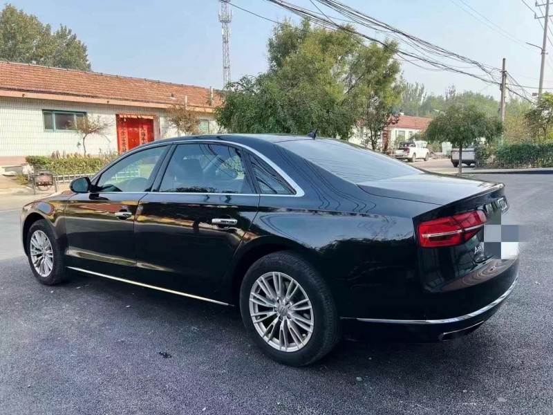 济宁16年奥迪A8L5