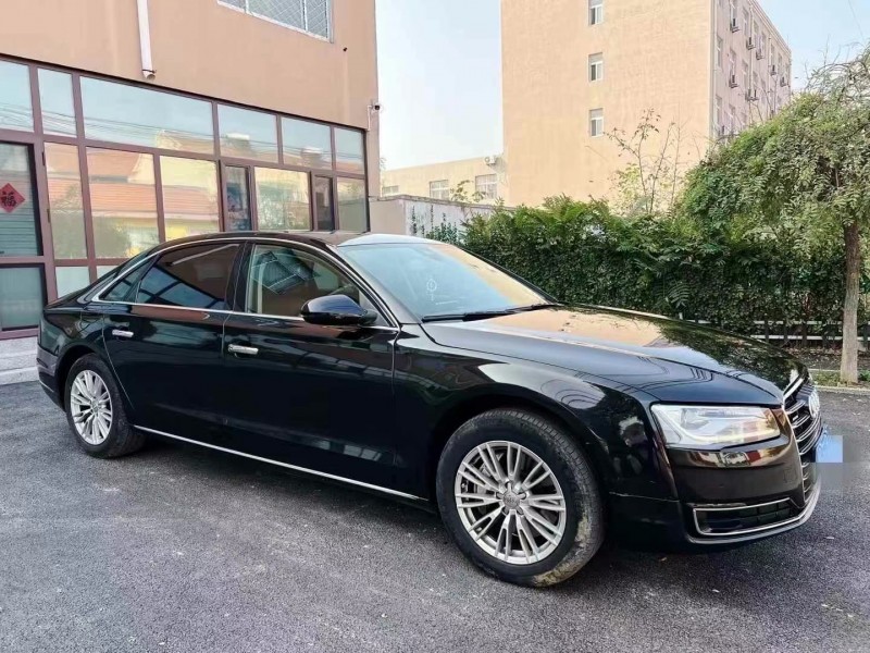 济宁16年奥迪A8L9