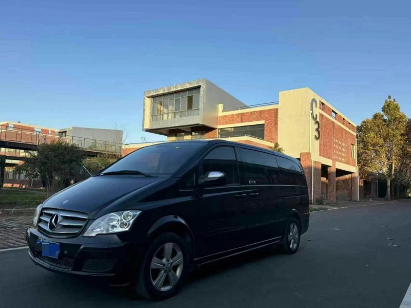 济宁17年奔驰唯雅诺3