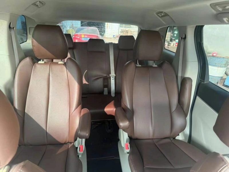 济宁17年别克GL85