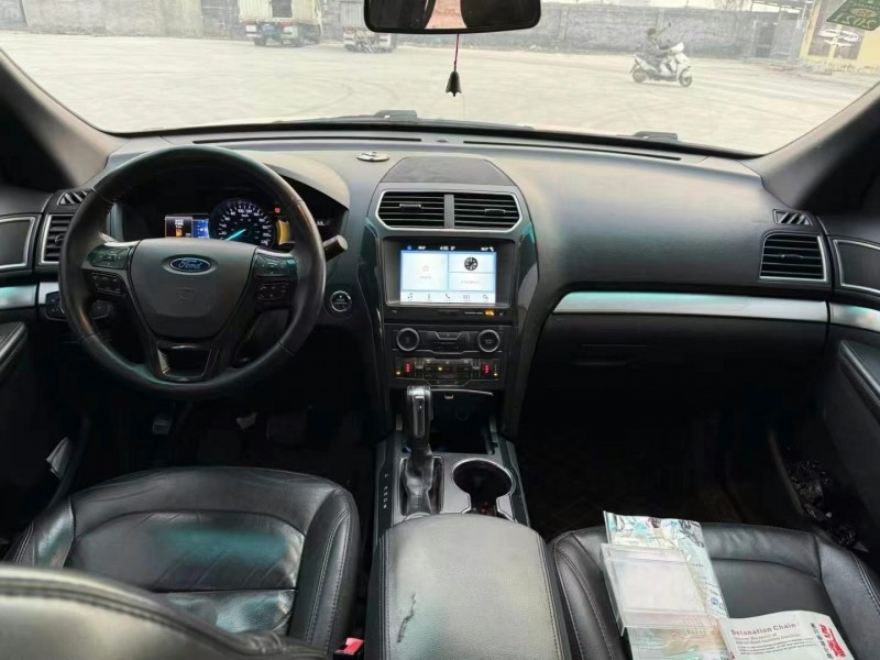 济宁17年福特探险者4