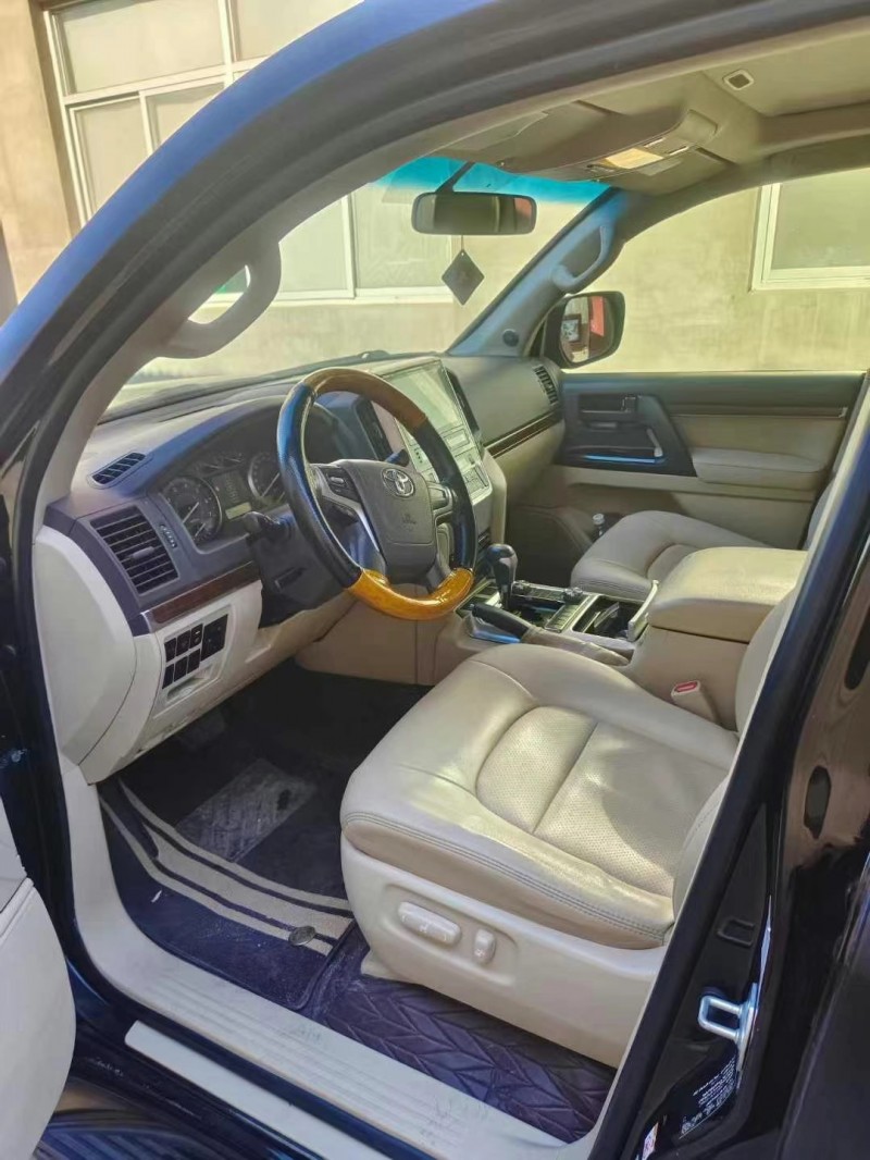 保定18年丰田兰德酷路泽7