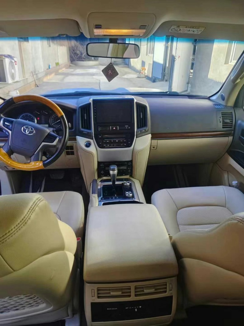 保定18年丰田兰德酷路泽8