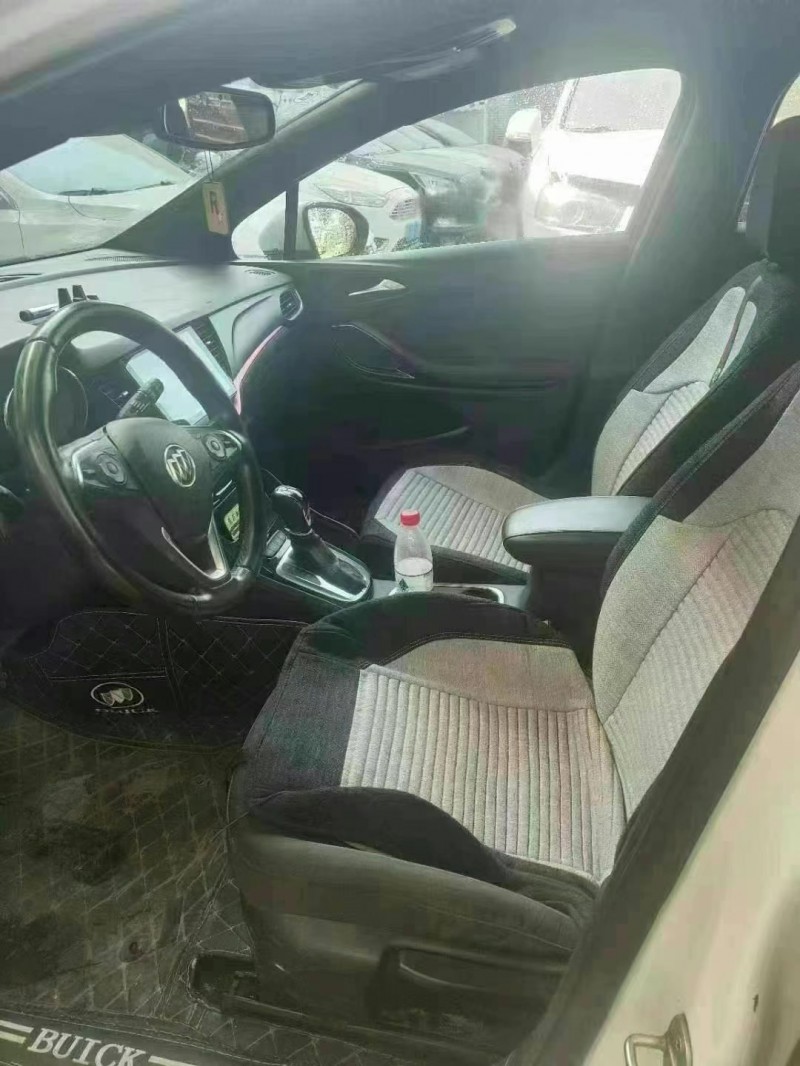 保定17年别克威朗5