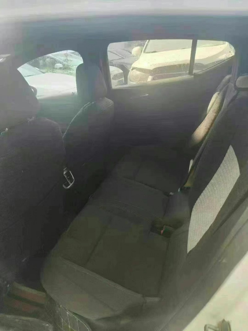 保定17年别克威朗6