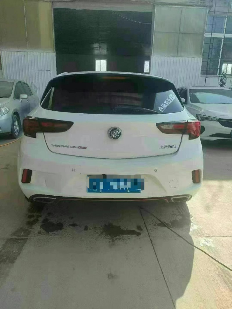 保定17年别克威朗8