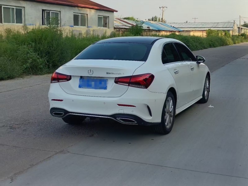 济宁19年奔驰A8