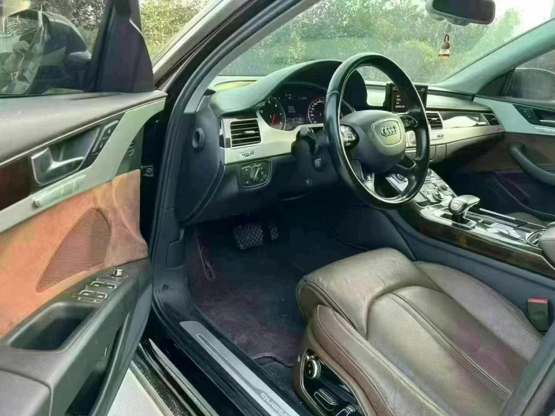 济宁17年奥迪A8L4