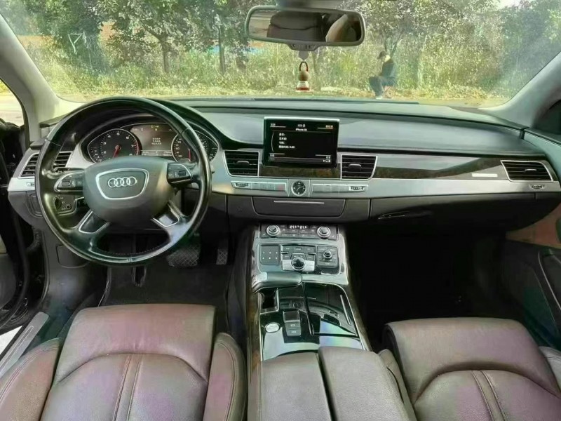 济宁17年奥迪A8L5