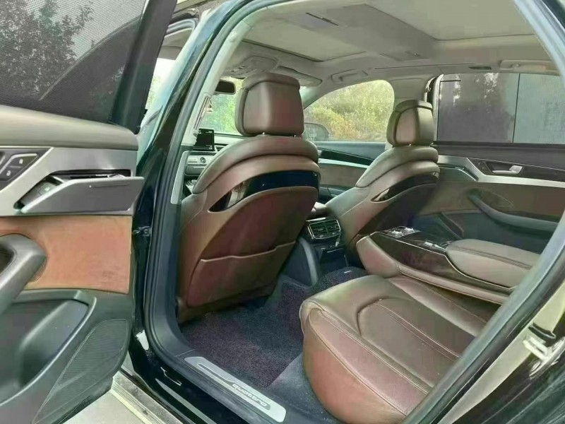 济宁17年奥迪A8L6