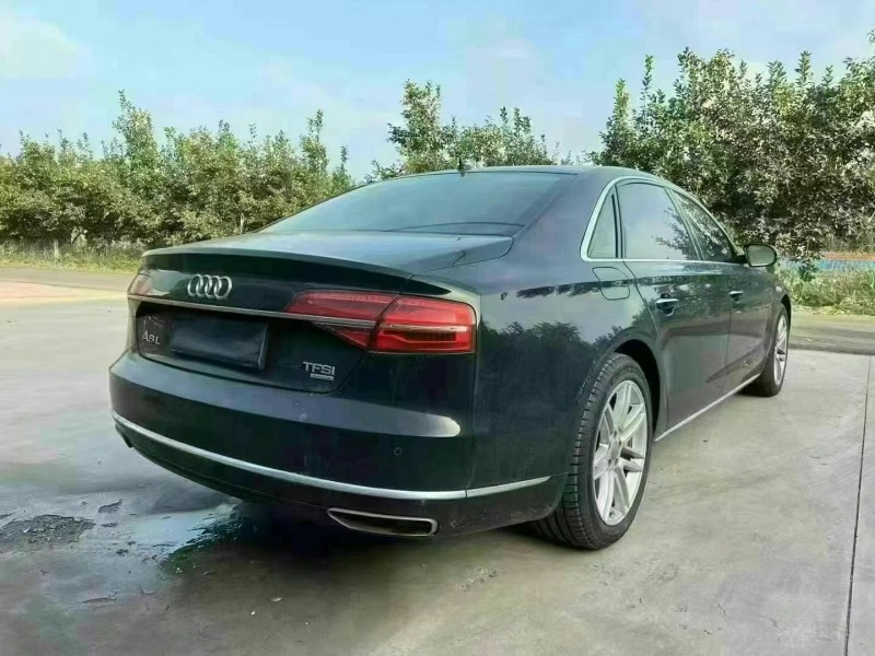 济宁17年奥迪A8L7