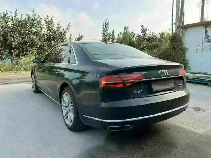 济宁17年奥迪A8L8