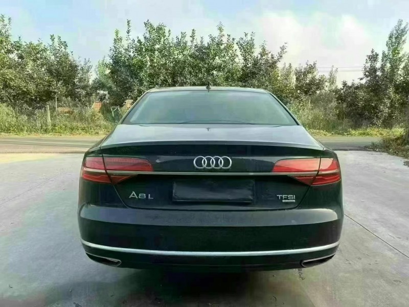 济宁17年奥迪A8L9