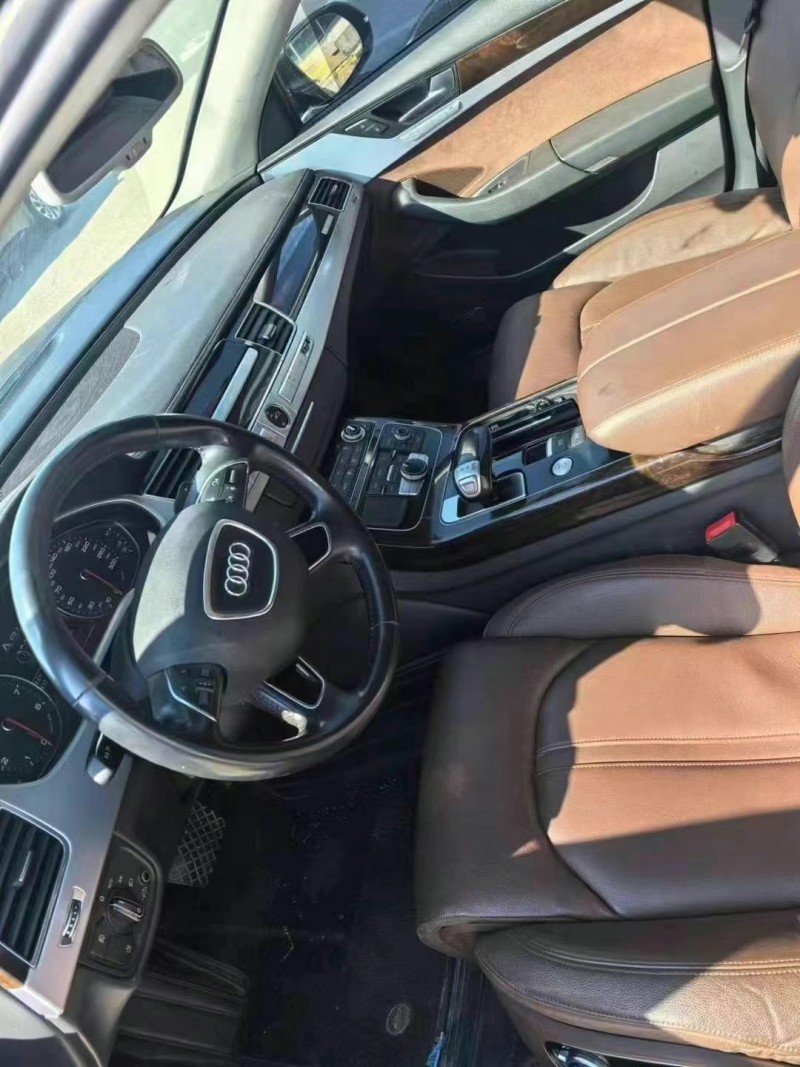 济宁17年奥迪A8L4