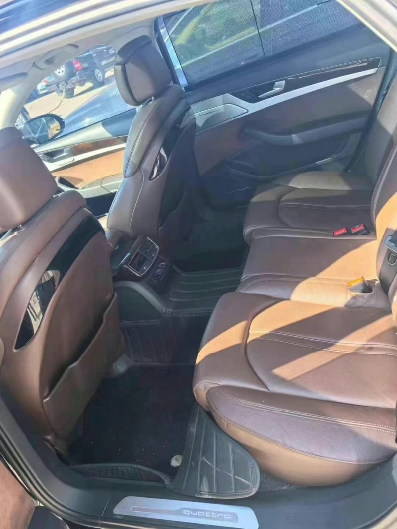 济宁17年奥迪A8L5