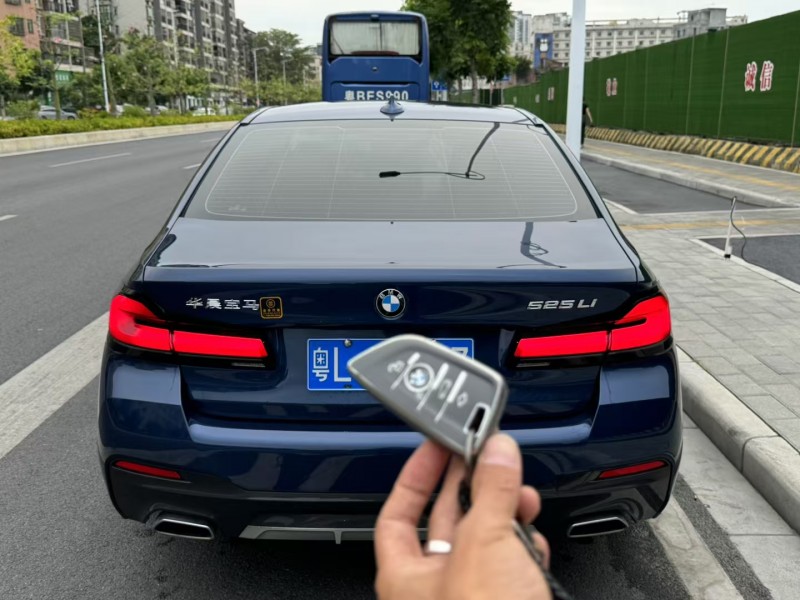 广州22年宝马5系9