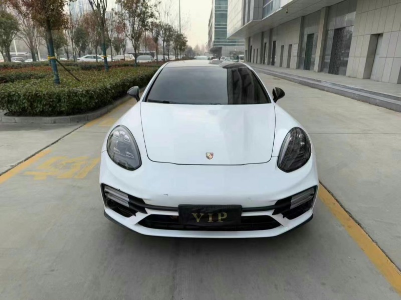济宁10年保时捷帕拉梅拉1