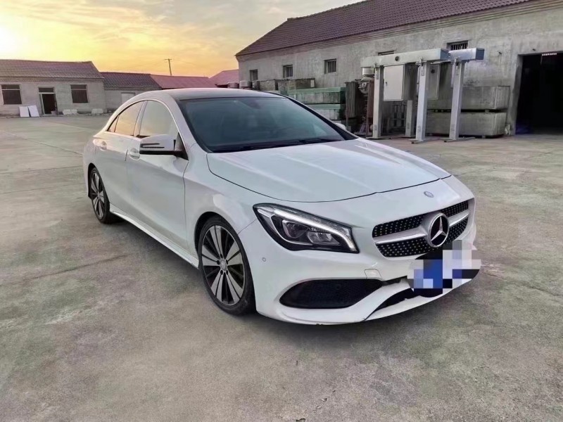 济宁17年奔驰CLA3