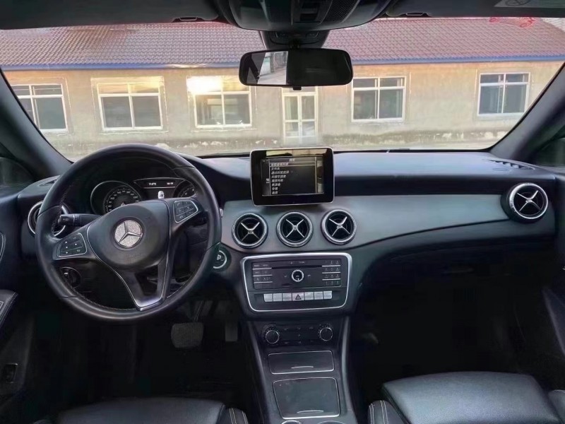 济宁17年奔驰CLA6