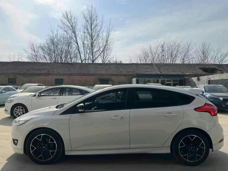 菏泽17年福特福克斯5