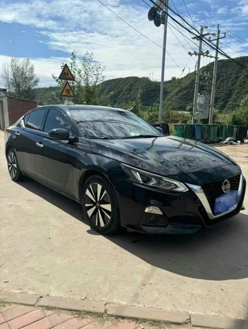 保定21年日产天籁2