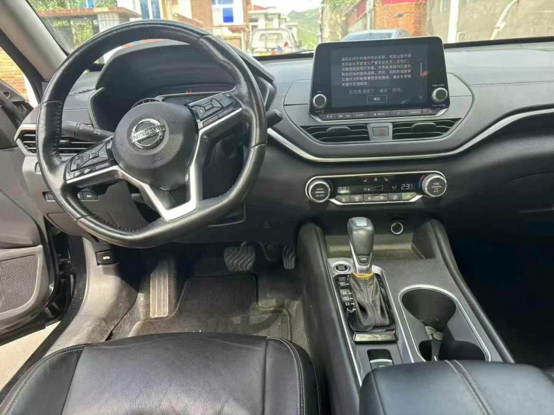 保定21年日产天籁5