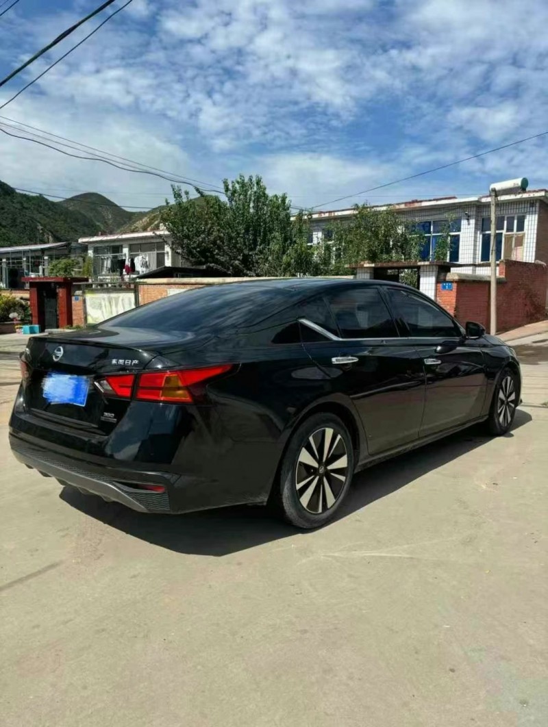 保定21年日产天籁7