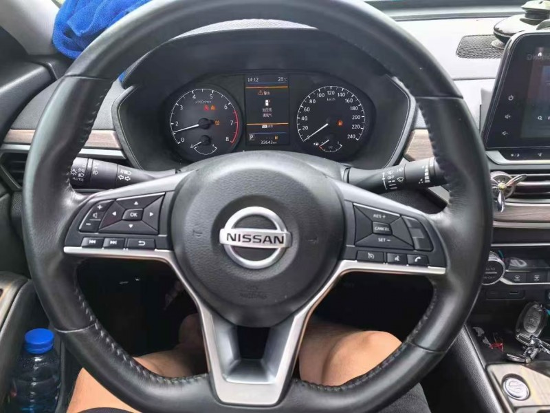 保定22年日产天籁5