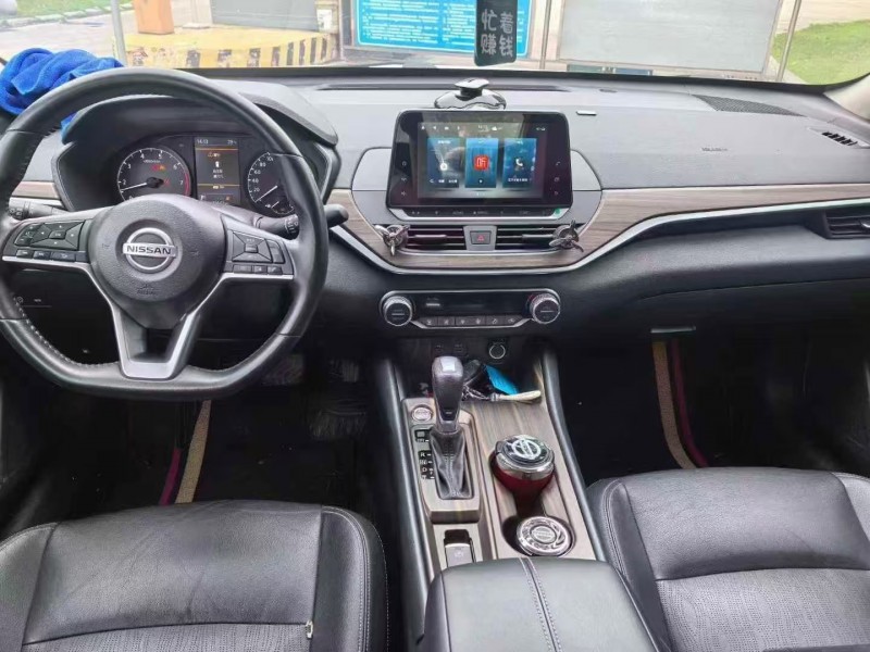 保定22年日产天籁8