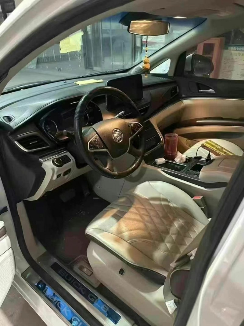 济宁22年别克GL82