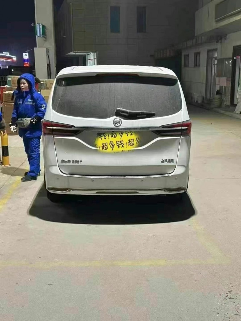 济宁22年别克GL84