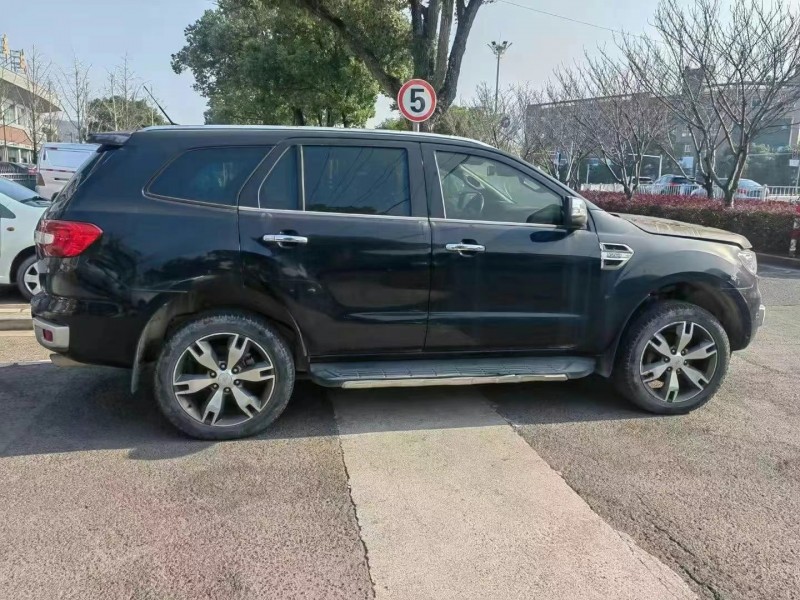 济宁16年福特撼路者4