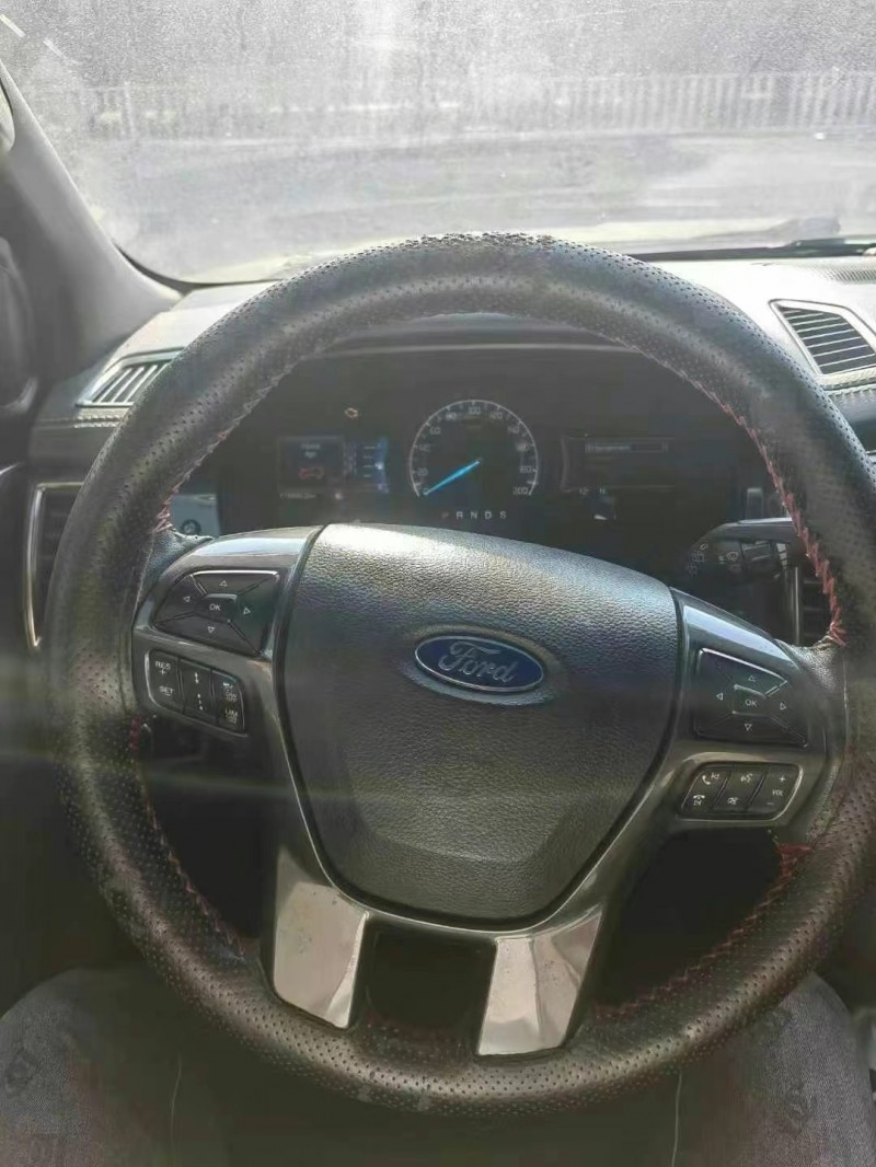 济宁16年福特撼路者6