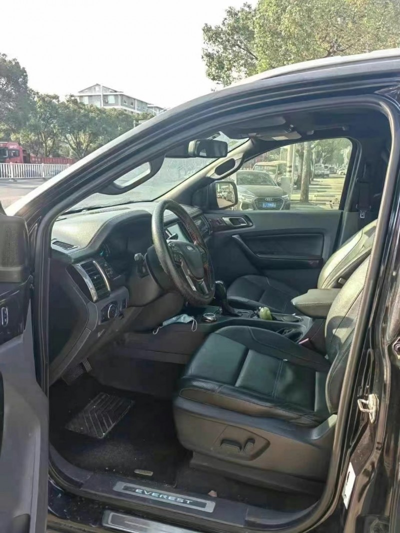 济宁16年福特撼路者7