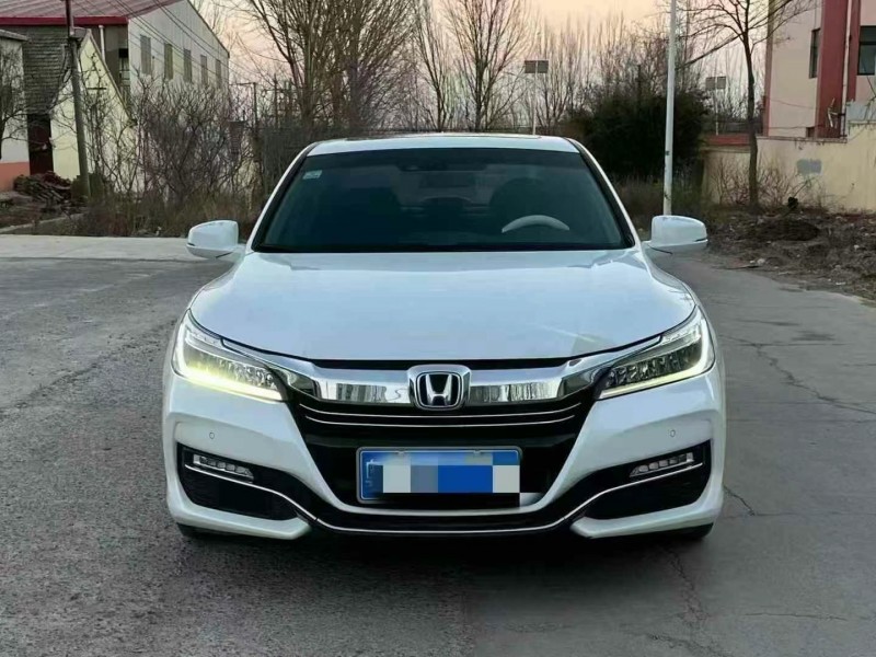 青岛18年本田雅阁1