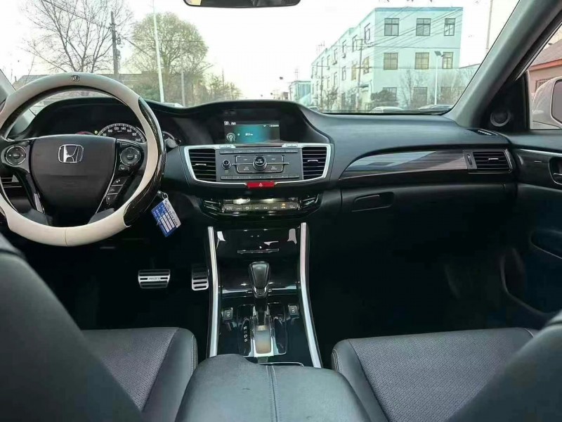 青岛18年本田雅阁4