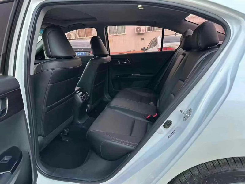 青岛18年本田雅阁5