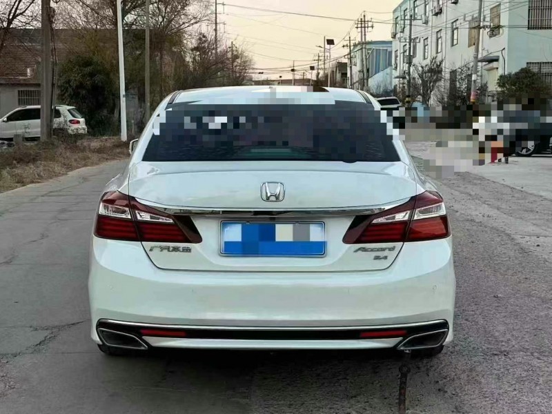 青岛18年本田雅阁6