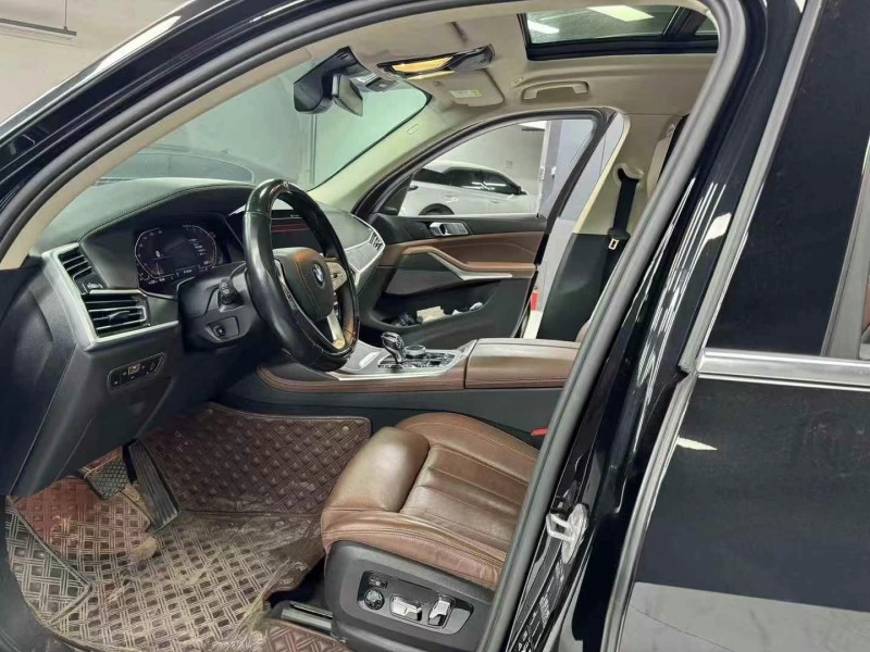 成都21年宝马X77