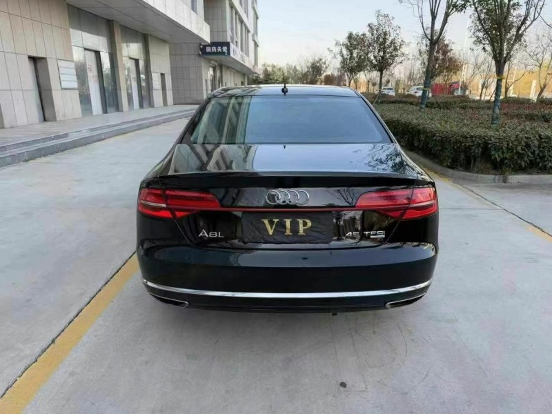 济宁18年奥迪A8L3