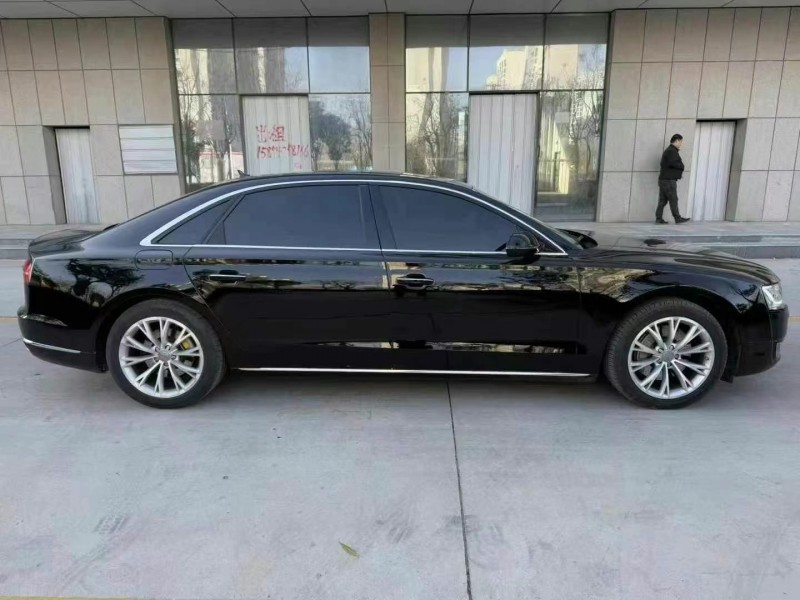 济宁18年奥迪A8L4