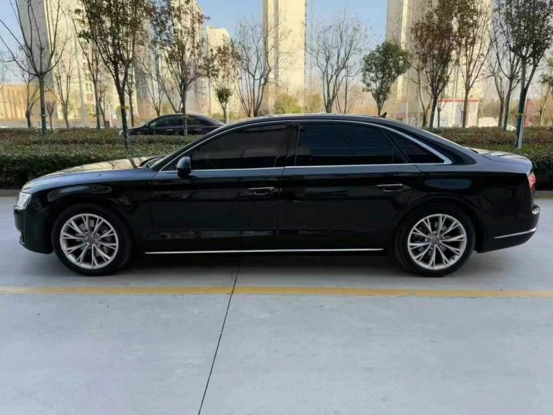 济宁18年奥迪A8L6