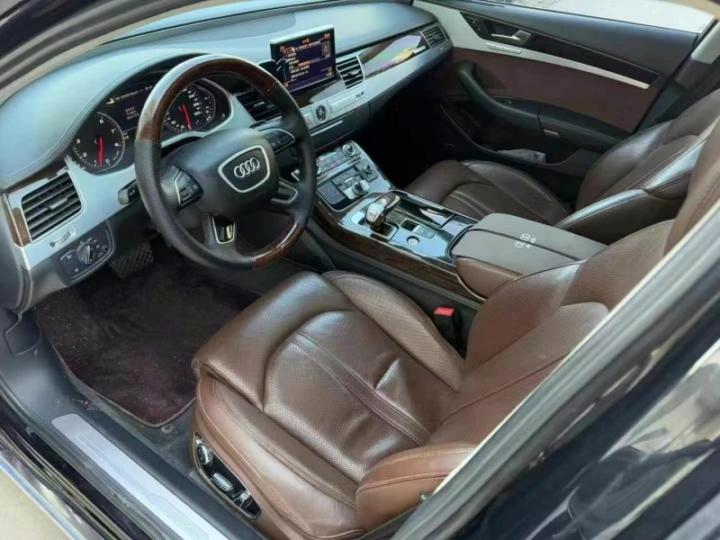 济宁18年奥迪A8L7