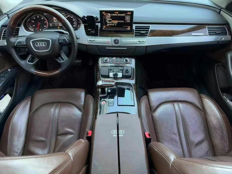 济宁18年奥迪A8L9