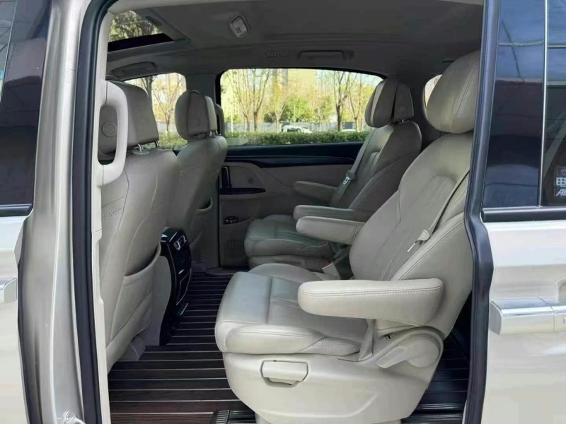 济宁21年别克GL83