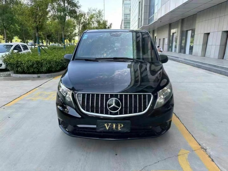 济宁18年奔驰威霆1