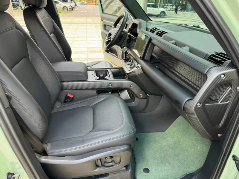 枣庄23年路虎卫士7