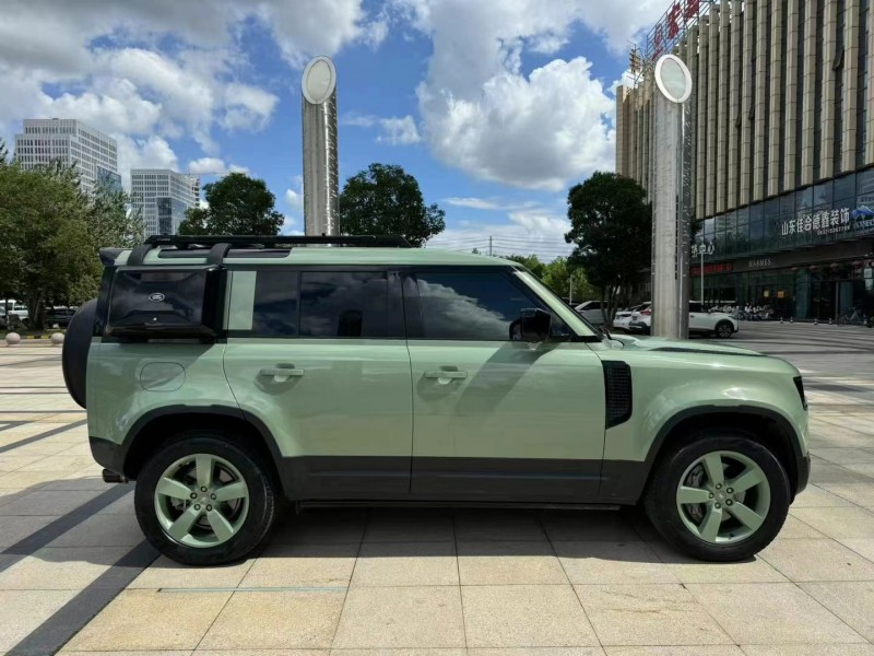 枣庄23年路虎卫士8