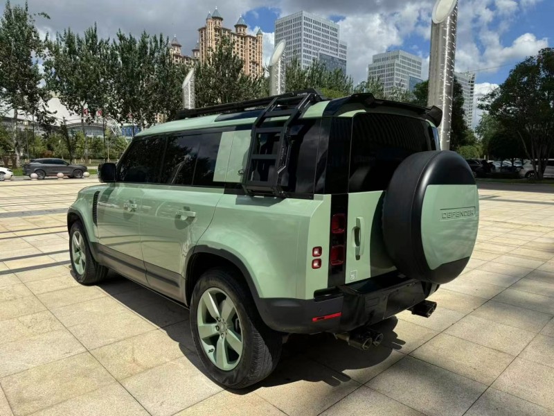 枣庄23年路虎卫士9